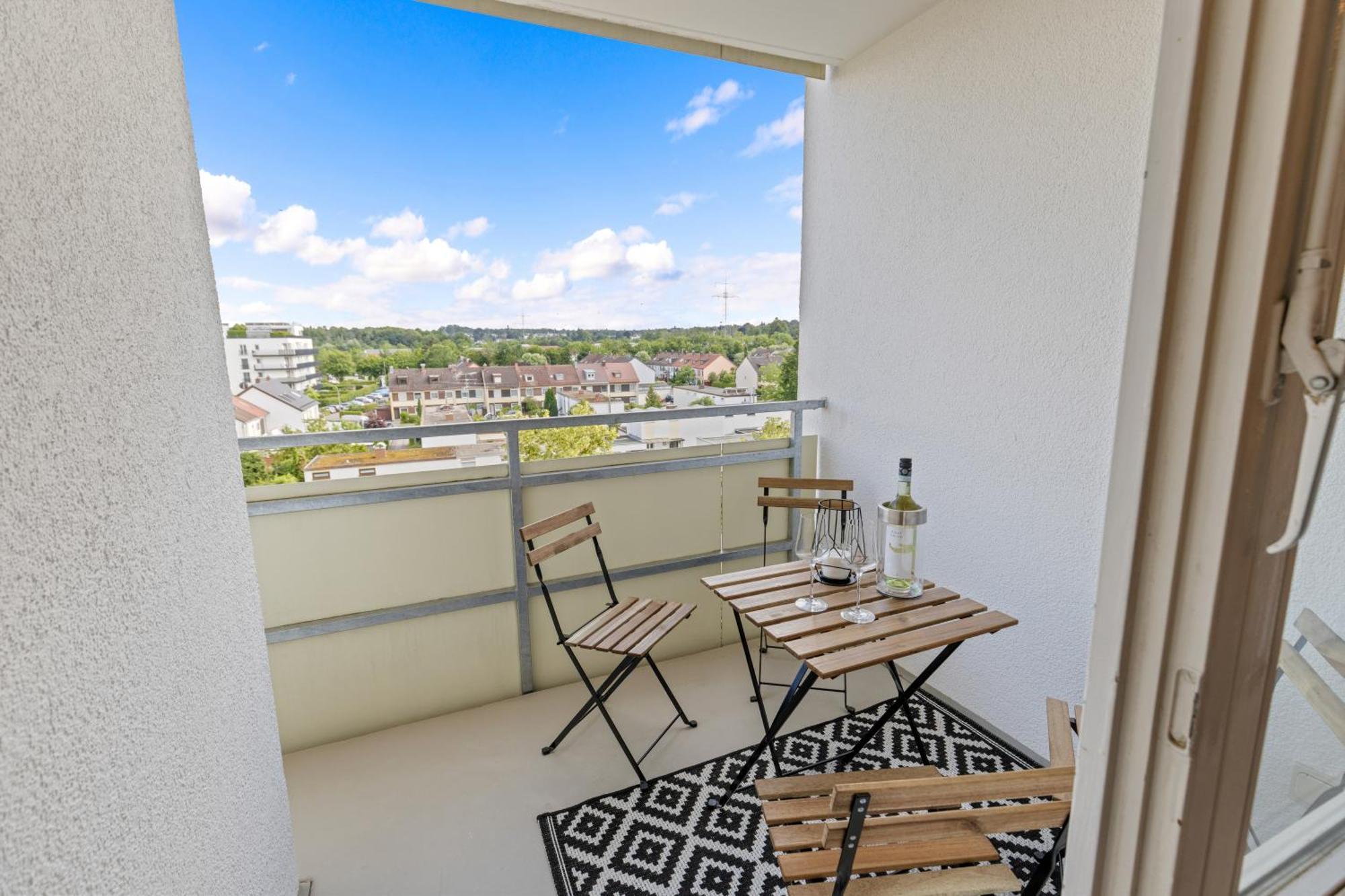 Sonniges City-Apartment Mit Suedbalkon Und Parklatz Neusass Екстер'єр фото